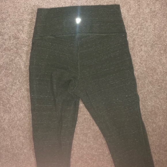 Old navy workout pants - Picture 4 of 5
